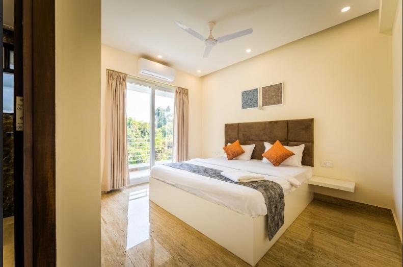 Lavish Apartments with Swimming Pool near Candolim Beach Marmagao 외부 사진