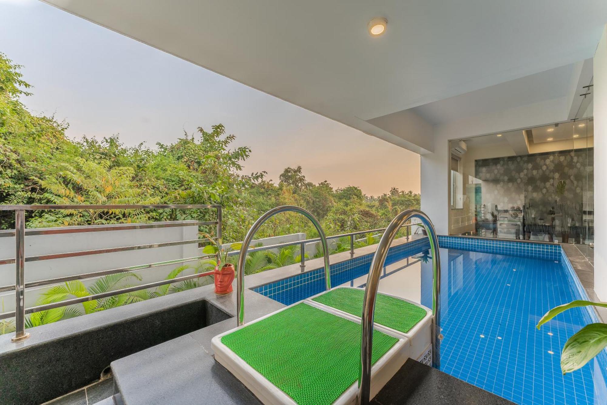 Lavish Apartments with Swimming Pool near Candolim Beach Marmagao 외부 사진